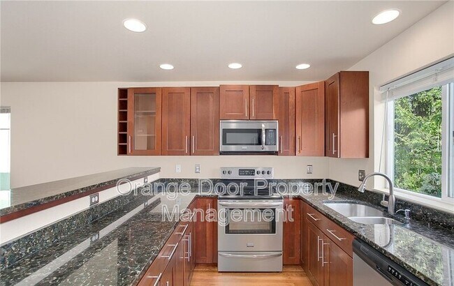 Foto del edificio - 2414 SW Holden St