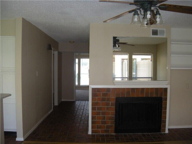 Building Photo - K036 - Palmetto #302