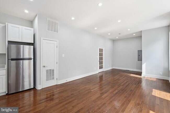 Building Photo - 1618 1st St NE