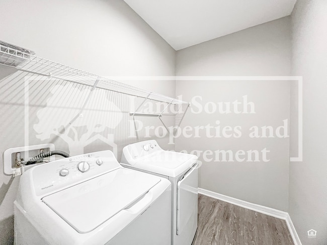 Foto del edificio - 3418 Cup Dr