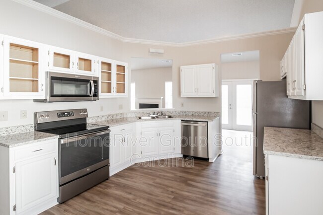 Foto del edificio - 615 Alwyn Blvd