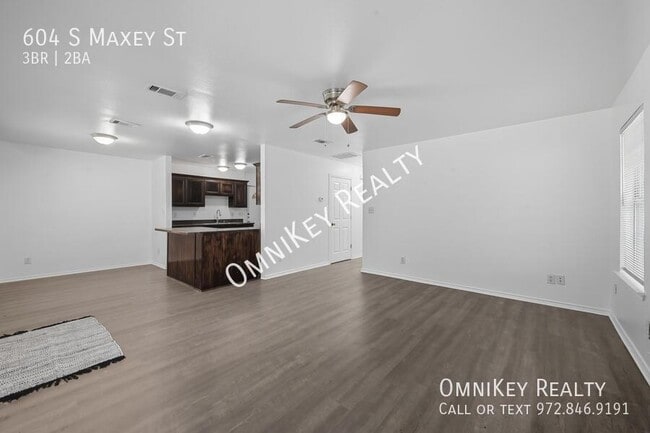 Building Photo - 604 S Maxey St