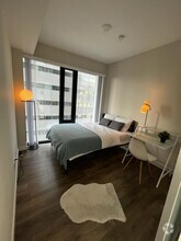 Building Photo - Deluxe Room - Queen West