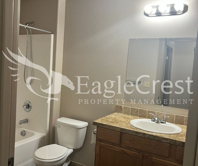 Foto del edificio - Two Bedroom, One and a Half Bathroom Unit