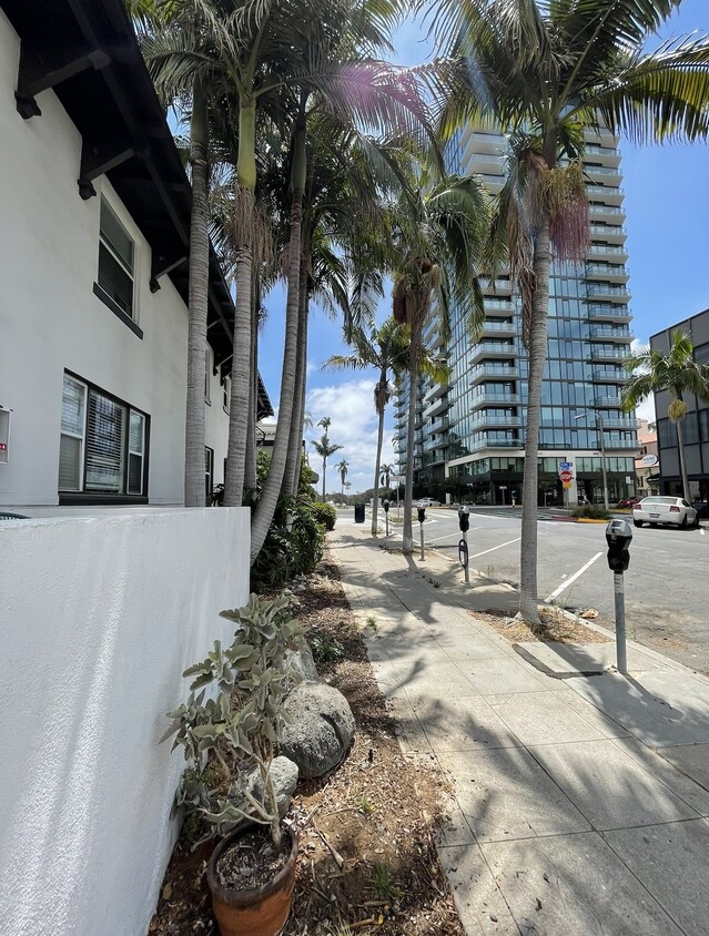 Building Photo - 444 Olive Street