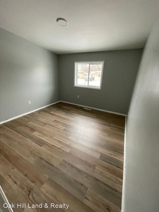 Building Photo - 3 br, 1 bath House - 1356 Vandenberg Circle