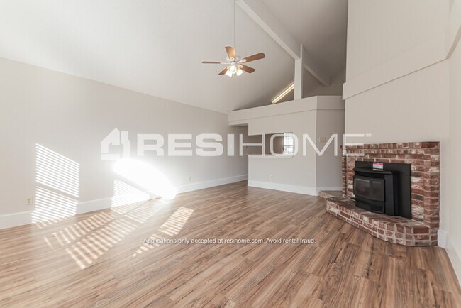 Foto del edificio - 2331 N Ridge Road