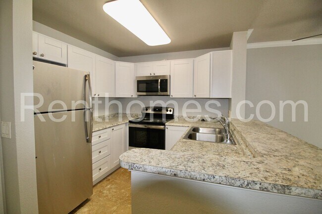 Foto del edificio - La Jolla/UTC, 3550-6225 Lebon Drive, Remod...