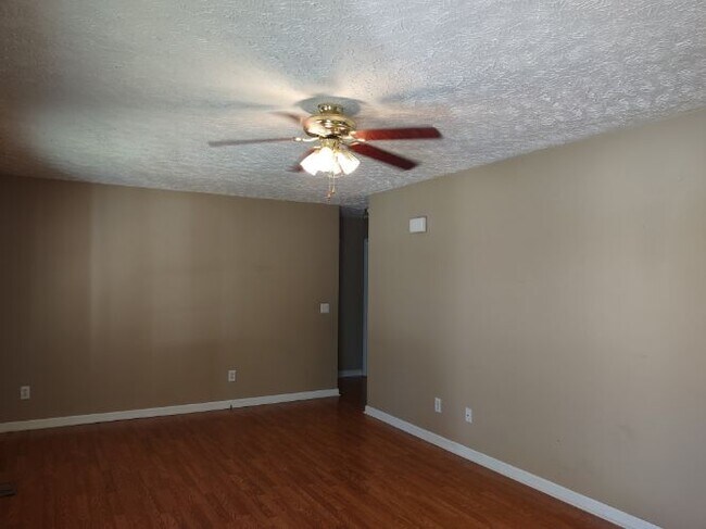 Building Photo - 1020 Hills Chapel Rd