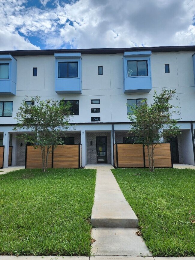 Foto del edificio - Beautiful 3-Bed, 3.5-Bath Townhome in Tamp...