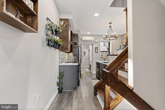 Building Photo - 526 E Thompson St