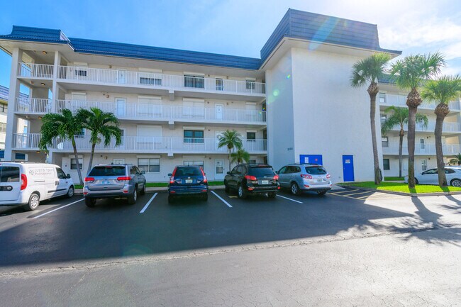 Building Photo - 2150 N Hwy A1A