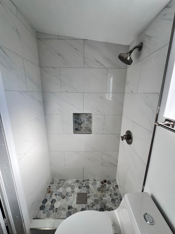 Building Photo - 1318 W Monroe St