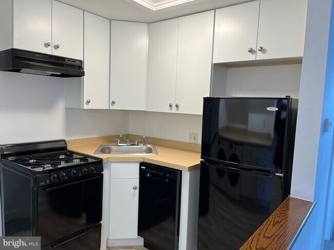 Foto del edificio - 16 Dartmouth Ln