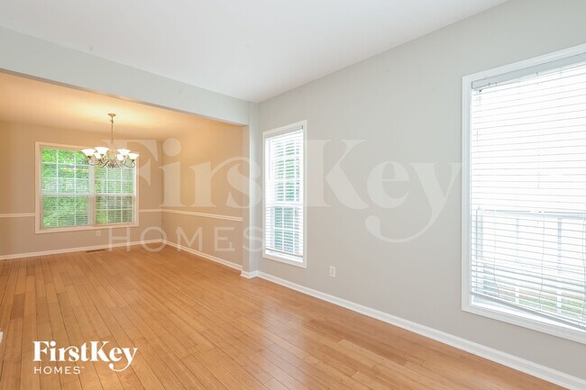 Building Photo - 1577 Silver Ridge Dr SW