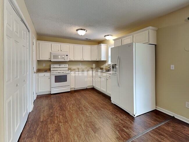 Building Photo - 301 Kingfisher Drive