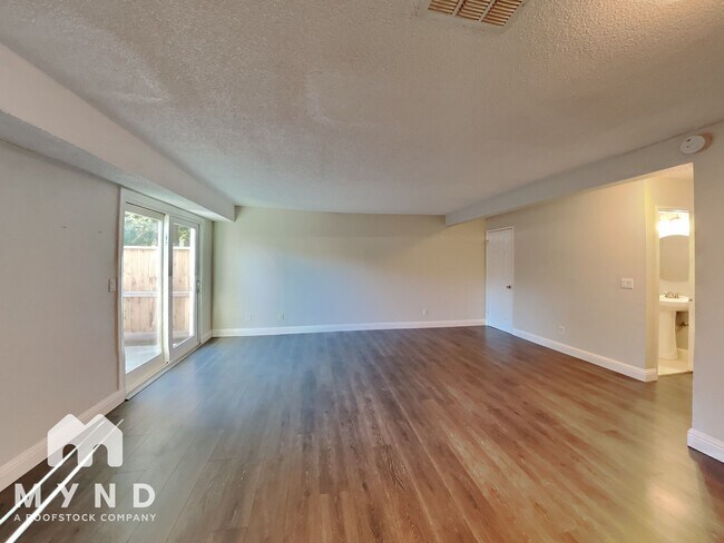 Foto del edificio - 1970 Grande Cir