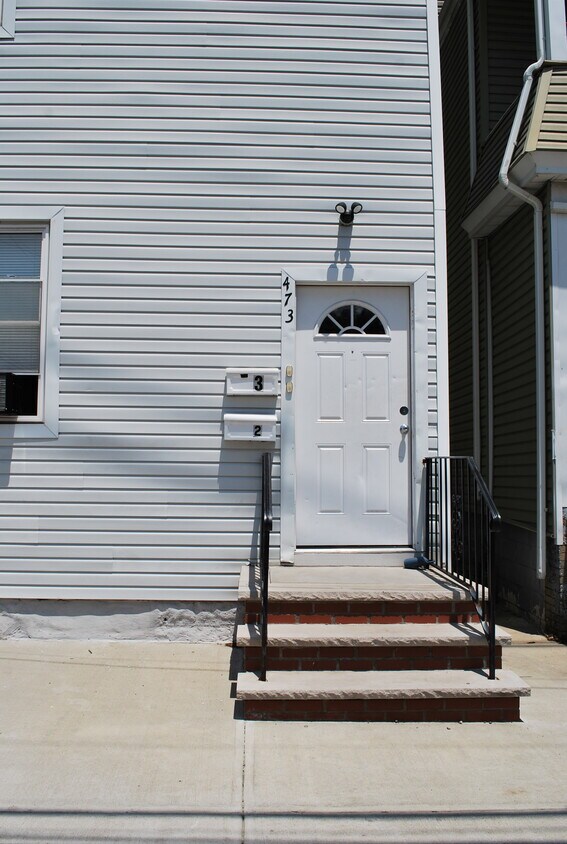 Primary Photo - 473 Avon Ave