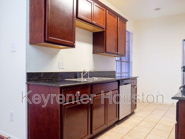 Foto del edificio - 2255 Braeswood Park Dr