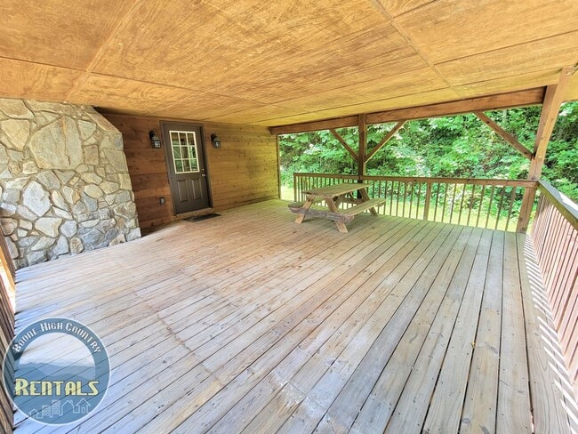 Foto del edificio - 3/2 One-Level Living Cabin in A Serene Setting!