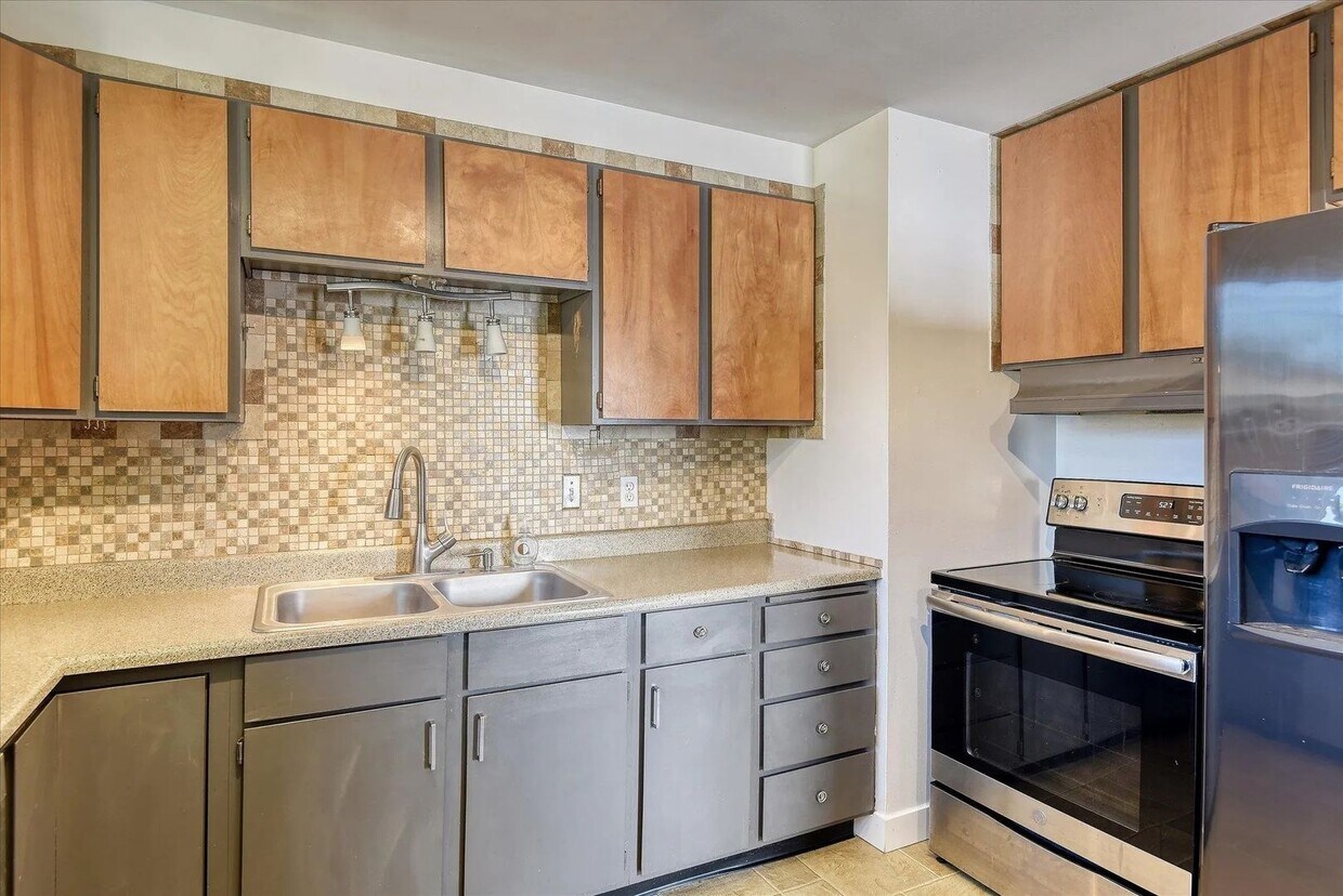 Primary Photo - Beautiful 3bed/2 bath home in the heart of...
