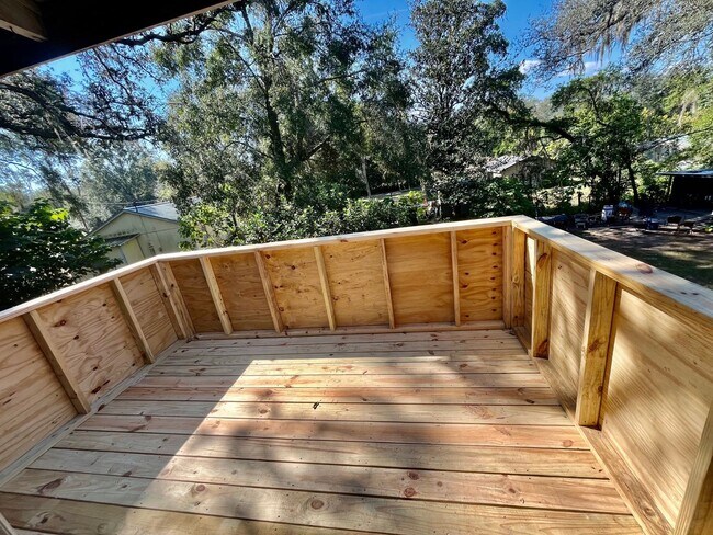 Foto del edificio - Spacious Remodeled 1BR/1BA Dade City Top Floor Apartment! NO APPLICATION FEE!