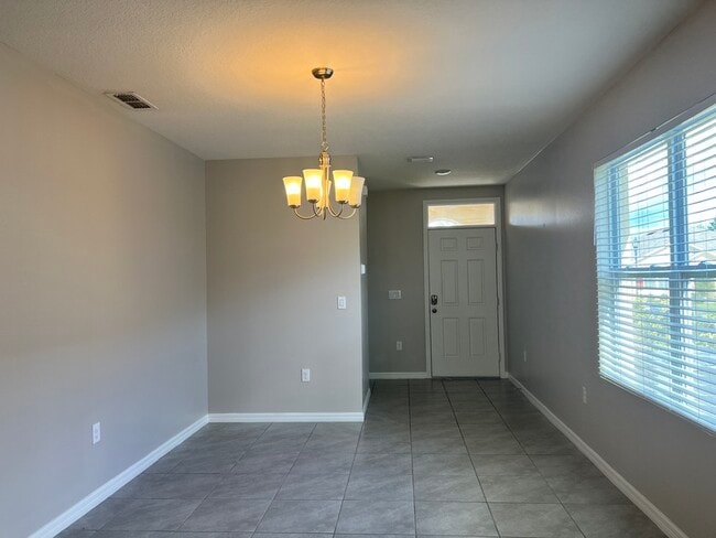 Foto del edificio - 136 Fall Glo Rd