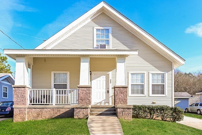Primary Photo - Adorable 3 Bedroom in Birmingham