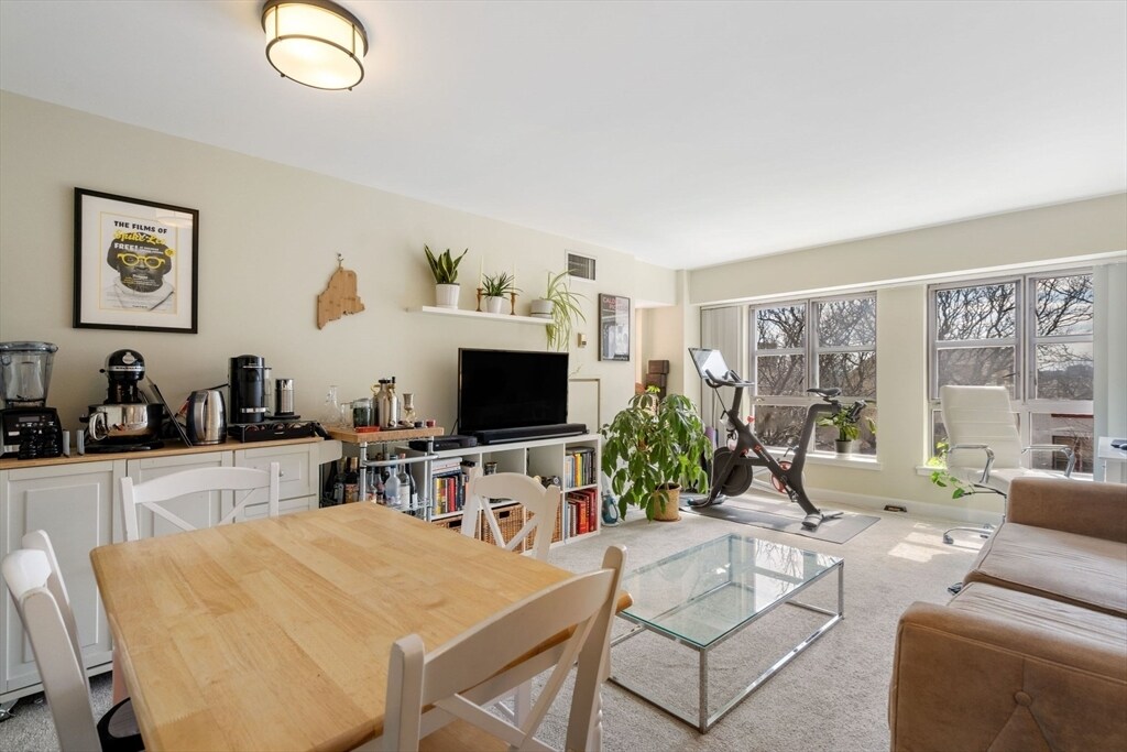 Foto principal - 931 Massachusetts Ave