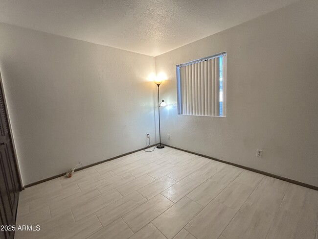Building Photo - 422 W Pebble Beach Dr