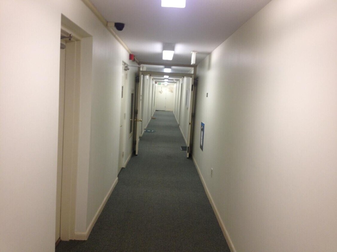 Foto principal - 1700 Broadbridge Ave