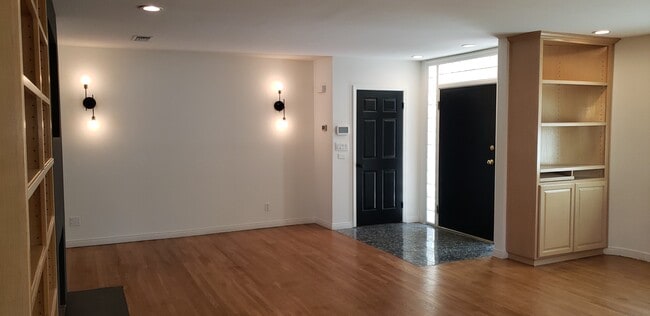Building Photo - 4202 Woodman Ave