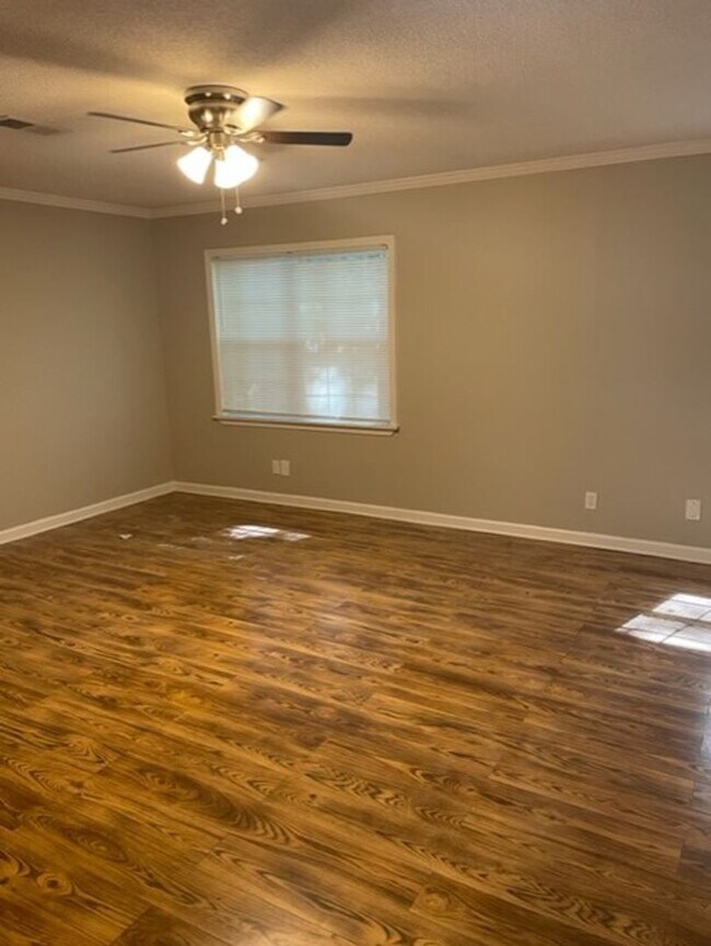 Photo - Spacious 3 bedroom 1 bath near Willow and Perkins House