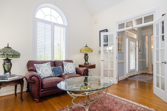 Foto del edificio - 300 Garnercrest Rd