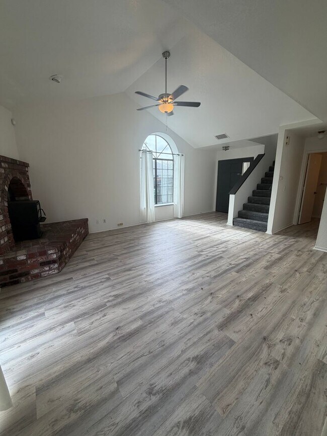 Foto del edificio - 3 Bedroom Home in Cameron Park