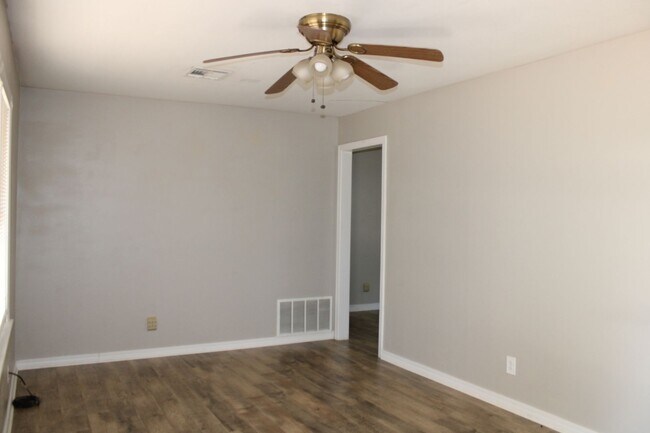 Foto del edificio - 3 bed, 2 bath...Midwest City Schools!