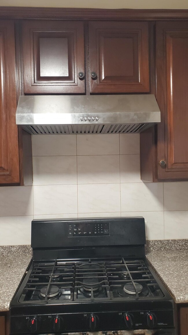 Building Photo - 18436 Roslin Ave