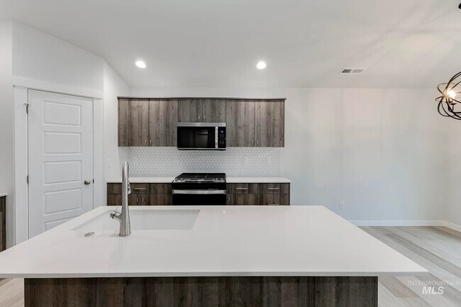 Building Photo - 4335 E Woodmurra St