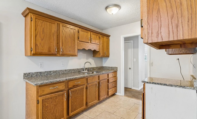Foto del edificio - 501 Oak Crest Dr