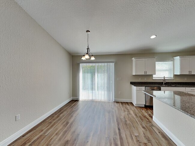 Building Photo - 5 Emerald Trail Pl