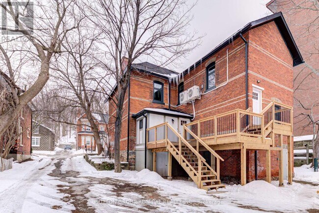 Photo du bâtiment - 167 Collier St