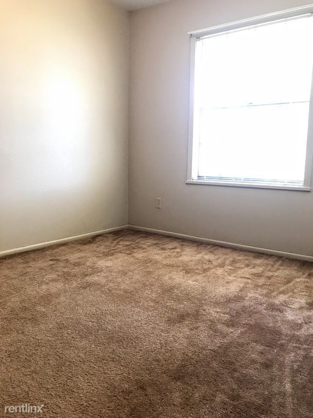 Building Photo - 2 br, 1 bath Duplex - 200 Bucknell Ct 202