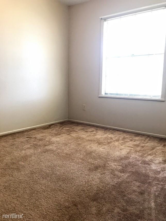 Foto del edificio - 2 br, 1 bath Duplex - 200 Bucknell Ct 202
