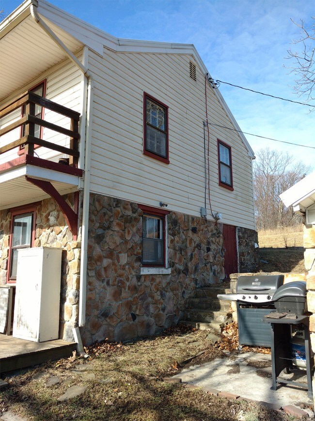 398 Roys Ln, Gore, VA 22637 House Rental in Gore, VA