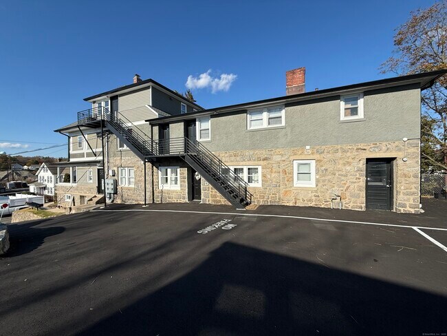 Building Photo - 213 Ely Ave