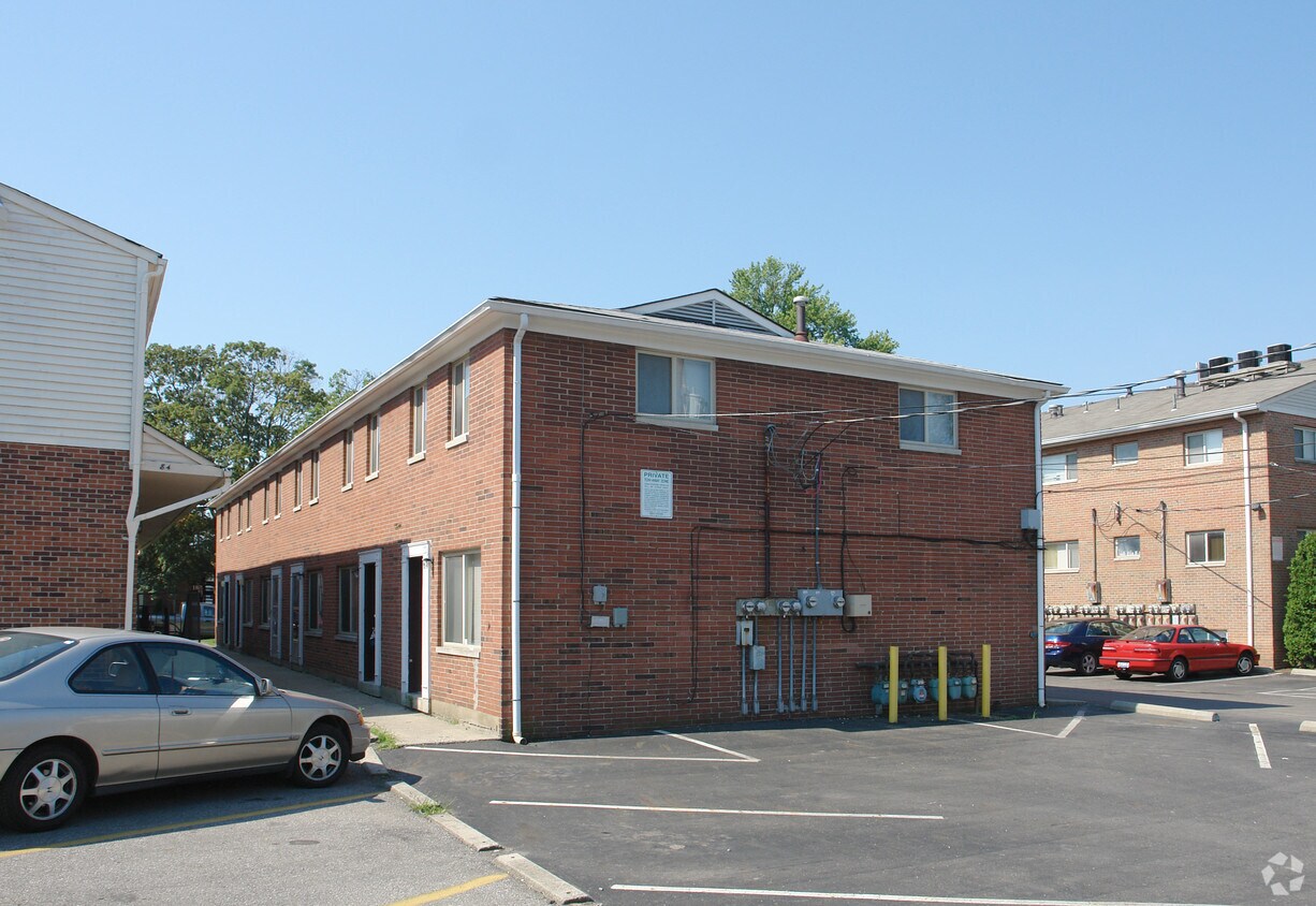 Building Photo - 90 W 9th Ave