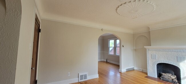 Building Photo - 1740 Anita Ave