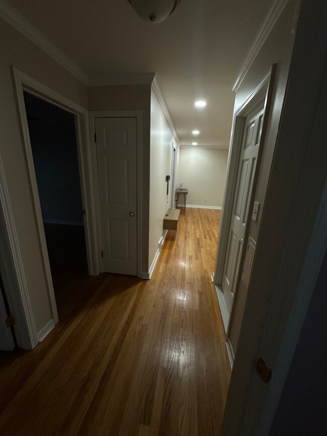 Building Photo - 972 Cardwell St