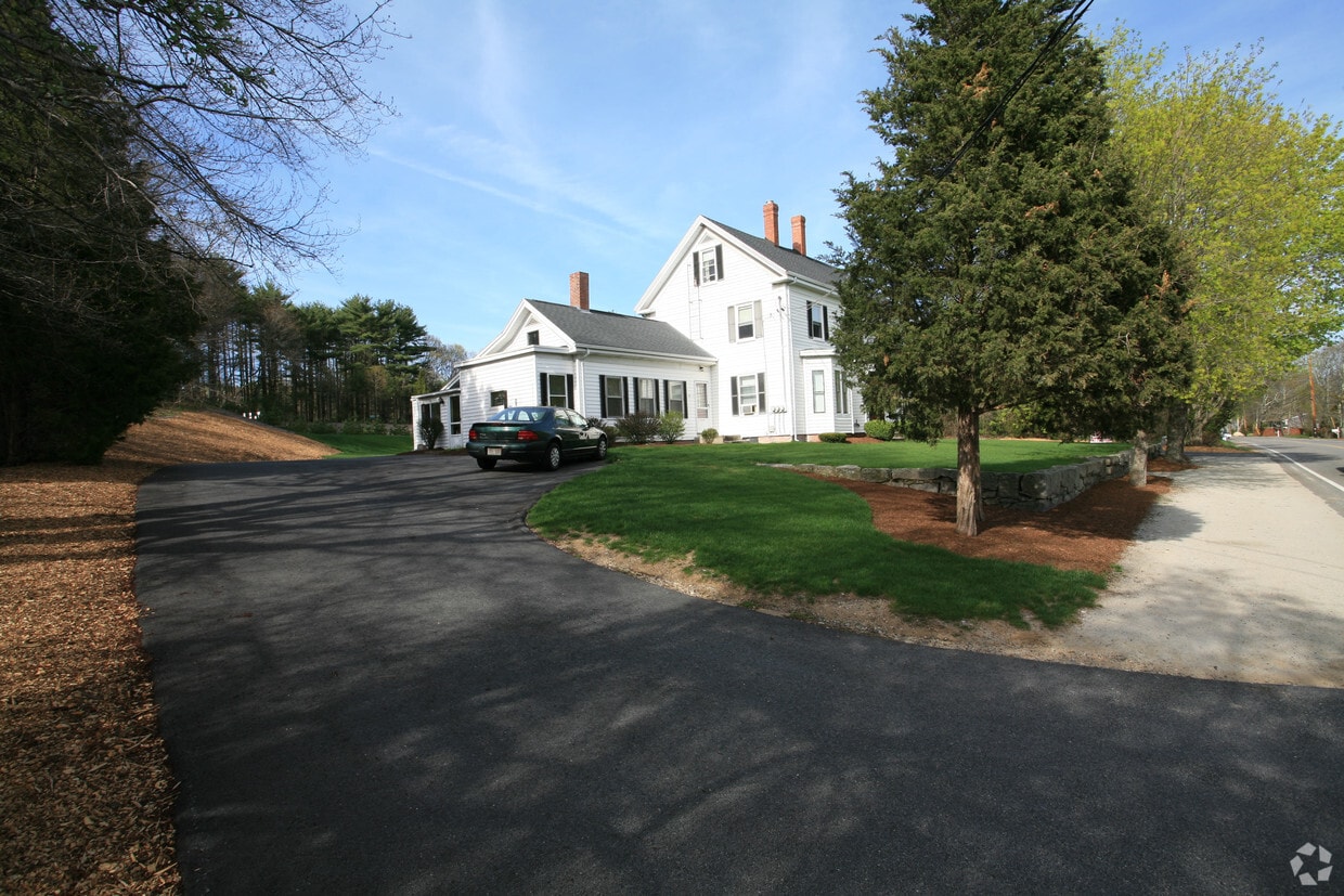 Building Photo - 26 Pleasant St