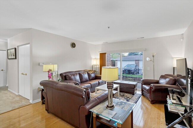 Foto del edificio - 881 N Swift Rd